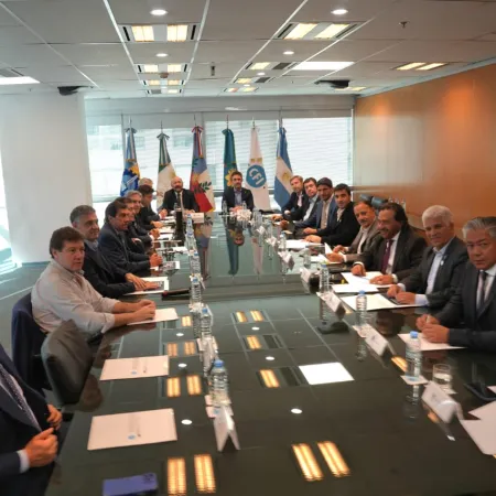 Gobernadores en alerta por financiamiento de obras viales y caída de la coparticipación