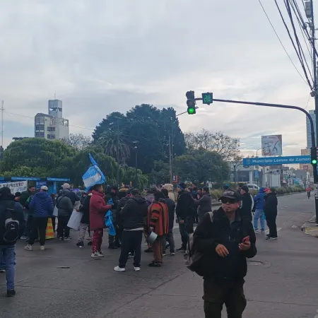 Federico Otermín recibió a los feriantes de La Salada que se manifestaron frente al palacio municipal