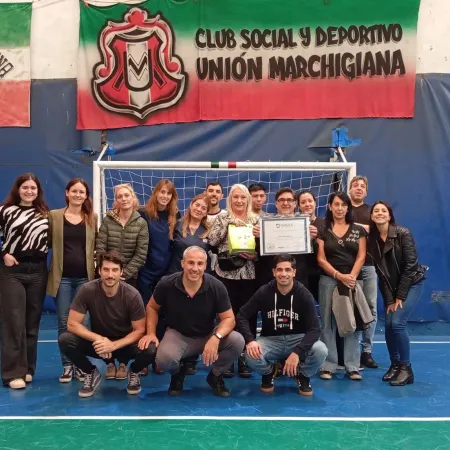 La Ciudad entregó desfibriladores a clubes barriales y refuerza la capacitación en RCP