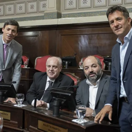 Celebró la oposición: se tiraron flores en el Senado bonaerense tras la sesión caída