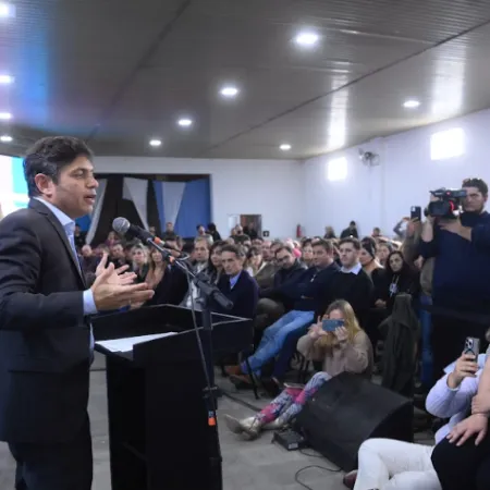 Tras el anuncio de Cristina Kirchner, reapareció Kicillof junto a una intendenta radical