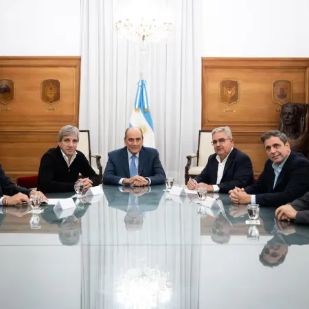 Dólares debajo del colchón: El Gobierno ajusta el proyecto y confía en el respaldo de los gobernadores