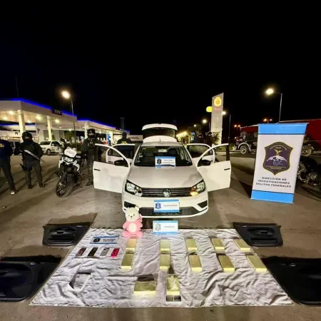 Llevaban cocaína en autos familiares hacia Uruguay y regresaban con dólares ocultos en juguetes infantiles
