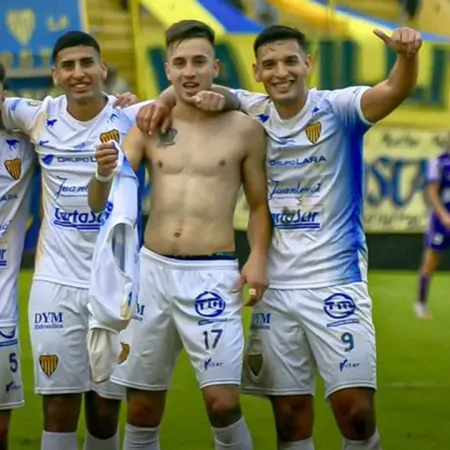 Una batalla campal entre Dock Sud y Sacachispas terminó con un internado