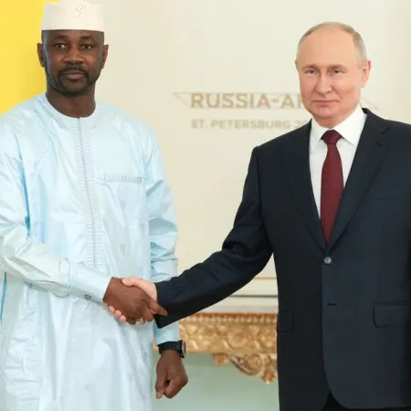 Rusia y Malí sellan alianza estratégica con la mayor refinería de oro del Sahel