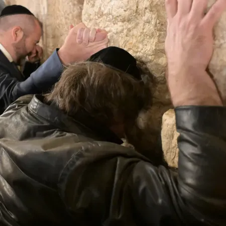 Javier Milei llegó a Israel y fue a visitar el Muro de los Lamentos