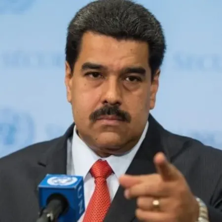 El modelo económico de Nicolás Maduro se cae: el dólar rompe la barrera de los 100 Bs.