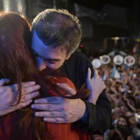 Máximo Kirchner: “Les molesta ver bailar a una mujer en un balcón”