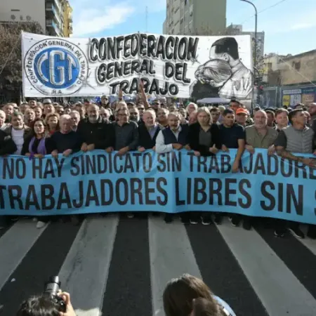 La CGT y el PJ delinean estrategias para la marcha en defensa de la expresidenta