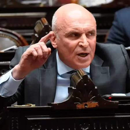 Piden echar a Espert de Diputados por sus insultos a Florencia Kirchner