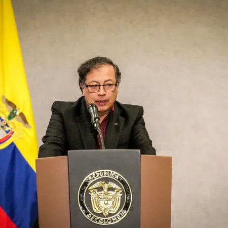 Colombia: El gobierno de Gustavo Petro compra glifosato pese a su promesa