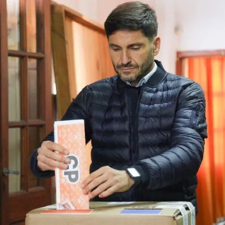 Santa Fe va a las urnas: Pullaro se juega su hegemonía en la pulseada clave por Rosario
