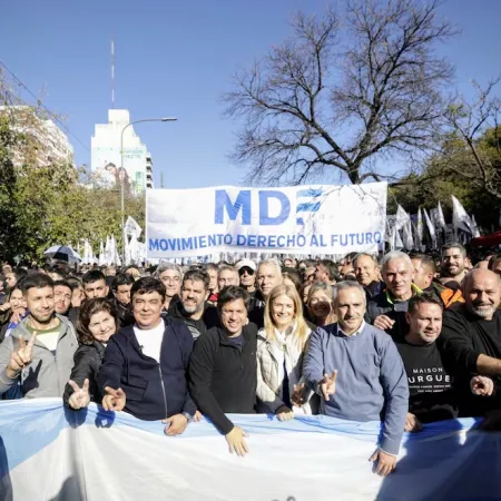Kicillof busca imponer su liderazgo en la negociación con Máximo y Massa