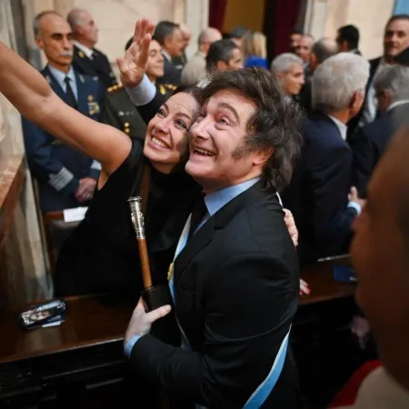 Pettovello se calentó con un tuitero libertario por la AUH: "No debato tonterías"