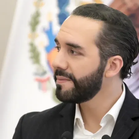 El Salvador: Nayib Bukele defiende la seguridad y acusa a la prensa de encubrir a las pandillas
