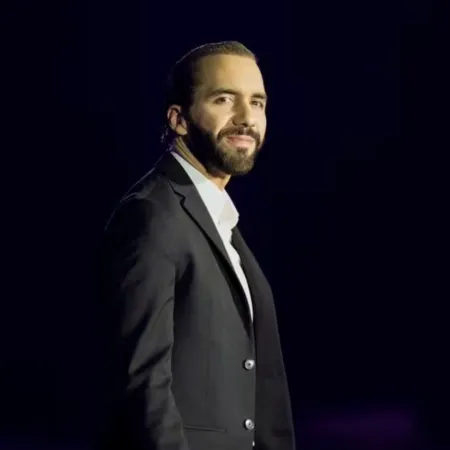 Nayib Bukele impulsa la primera Ley de Robótica del mundo desde El Salvador