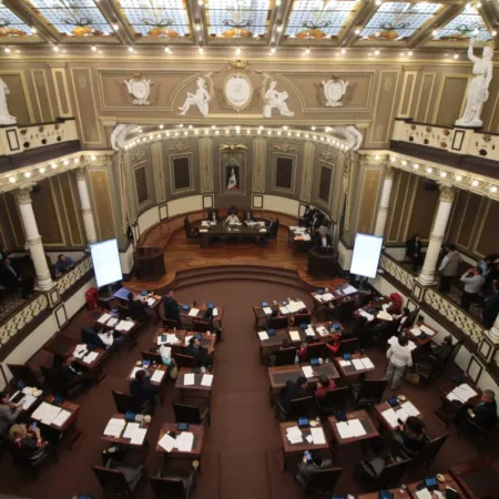 México: Puebla aprueba prisión por insultos en redes y desata alarma entre periodistas