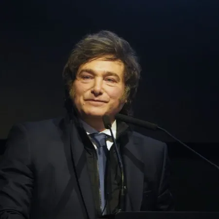Desde la UCR repudiaron el “Kicillof, pichón de Stalin” de Milei: “El Gobernador fue elegido por el pueblo”