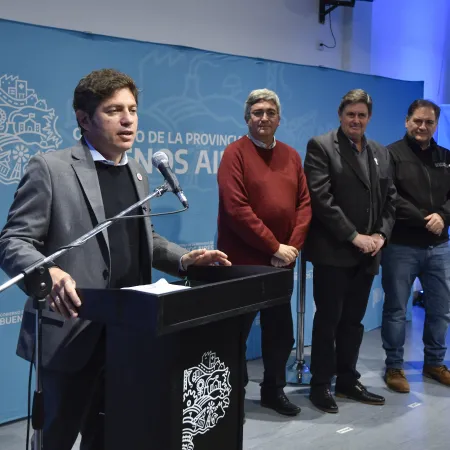 Kicillof le respondió a Milei: "El que grita e insulta es porque no tiene razón"