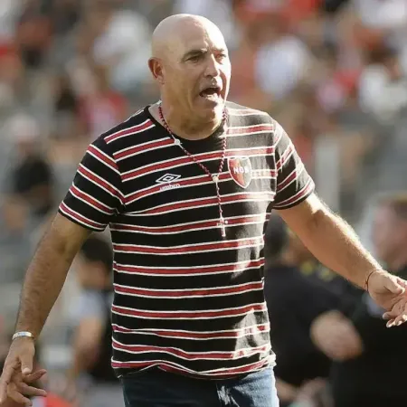 Juan Manuel Llop criticó a Lionel Messi: “¿Qué hizo por Newell's?”