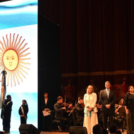 CABA: más de 1.000 alumnos prometieron Lealtad a la Bandera en el Teatro Colón