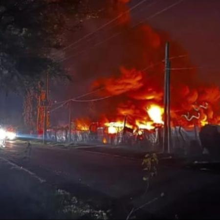 Melchor Romero: un voraz incendio se desató anoche en una papelera