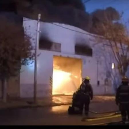 San Justo: voraz incendio en una fábrica de plásticos
