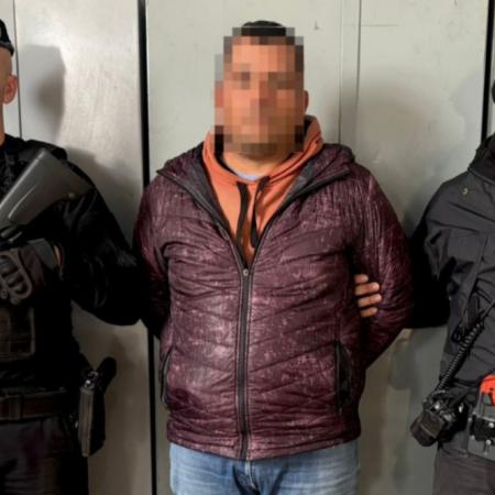 Bajo Flores: un hombre fue detenido con 55 celulares truchos que vendía en una plaza