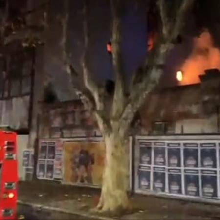 Incendio en un edificio de San Telmo: 12 dotaciones de bomberos y 11 personas asistidas