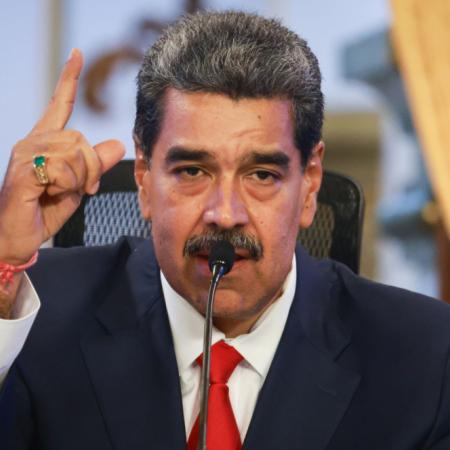 Venezuela somete al sector privado tras fracaso petrolero y el golpe de Estados Unidos