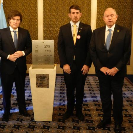 Milei se reunió con familiares de rehenes de Hamás y participó en un acto conmemorativo en Israel