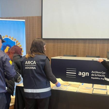 La Policía Federal Argentina devolvió al Estado más de 200 documentos históricos