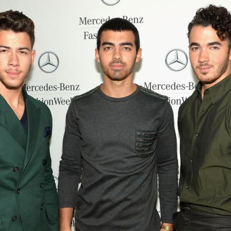 Los Jonas Brothers venden su catálogo musical... ¡a su padre!