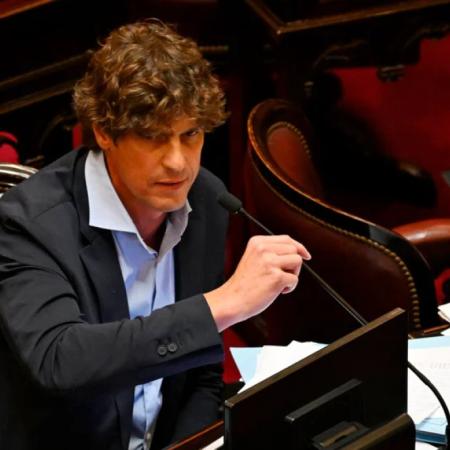 Lousteau y diputados rechazan los agravios libertarios contra Esteban Paulón
