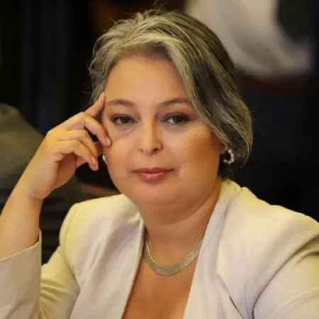 Jeannette Jara sacude Chile con su “sueldo vital” y reforma tributaria