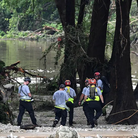 Texas llora más de 75 muertos por inundaciones mientras Donald Trump prepara visita