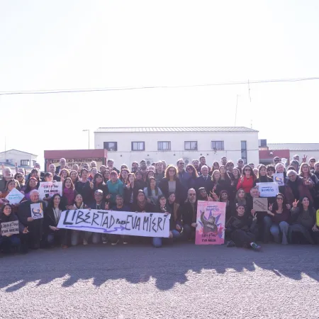 Movida K en Ezeiza para pedir la libertad de Eva Mieri: "¡Hipócritas!"