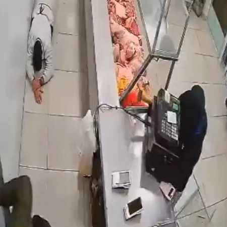 Violento robo en Los Polvorines: asaltaron una carnicería y hasta eligieron un corte de carne