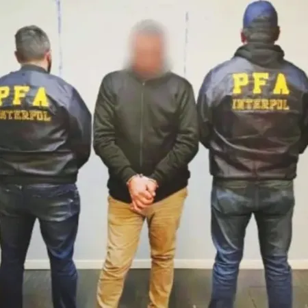Extraditan a Estados Unidos a un hombre acusado de abuso sexual a una menor en Georgia