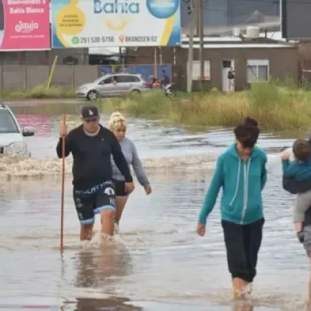 Kicillof prorrogó la emergencia en el sur bonaerense tras el temporal de marzo