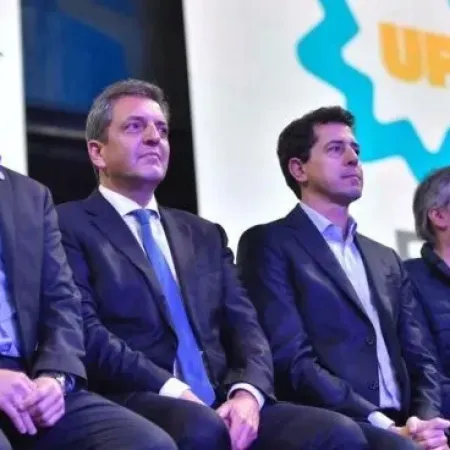 Reunión final entre Kicillof, Máximo Kirchner y Massa: el peronismo trabaja la unidad