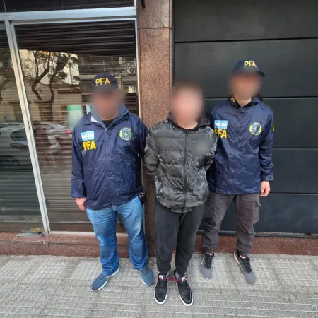 Acusan a dos venezolanos de balear a un policía y robar a choferes de aplicaciones de viajes