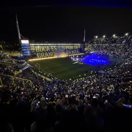 Más de 45 mil hinchas de Boca le dieron la bienvenida a Leandro Paredes