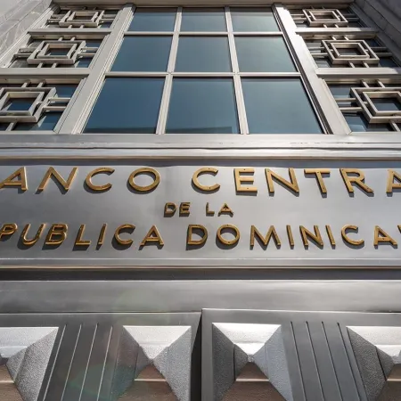 Dólar en baja: el inesperado protagonismo del peso dominicano