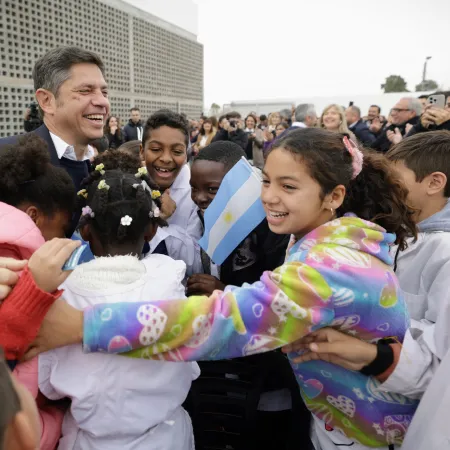 Kicillof: "Nuestro pueblo no va a permitir que vengan a destruir las escuelas y los hospitales"