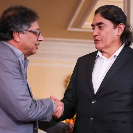Colombia: Gustavo Bolívar propone regular a los influencers políticos