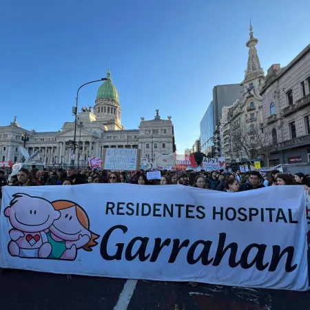 “Curros”, "4.000 pesos la hora" y “marcha política”: fuerte cruce por la situación del Hospital Garrahan