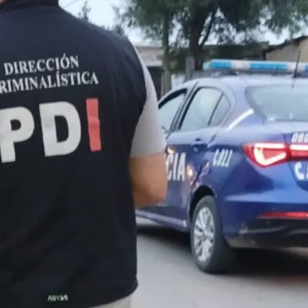 Una nena de 13 años jugaba en el patio de su casa y fue herida por una bala perdida 