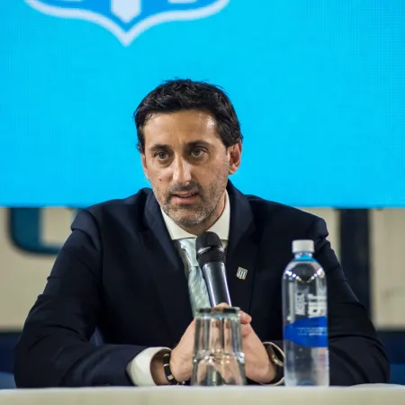 Diego Milito presentó un informe sobre sus primeros seis meses en Racing