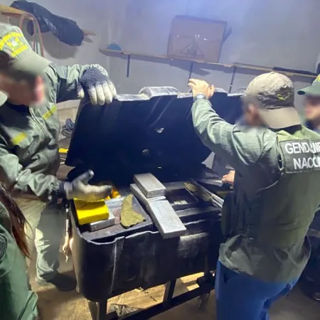 Hallan 309 kilos de cocaína ocultos en cofres metálicos dentro de tanques de combustible